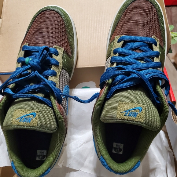 Low Dunks - Picture 4 of 4